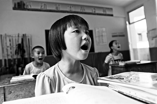 扶贫教育的路径和工资郁南小学教师价值图片
