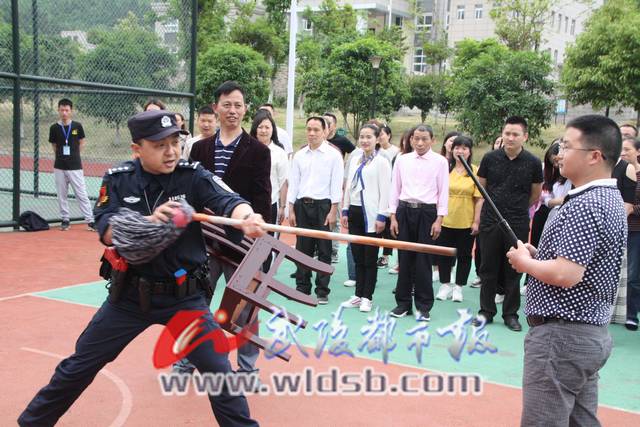 幼儿园保安招聘_新疆学校保安持证上岗 不得安排教师昼夜值班(3)