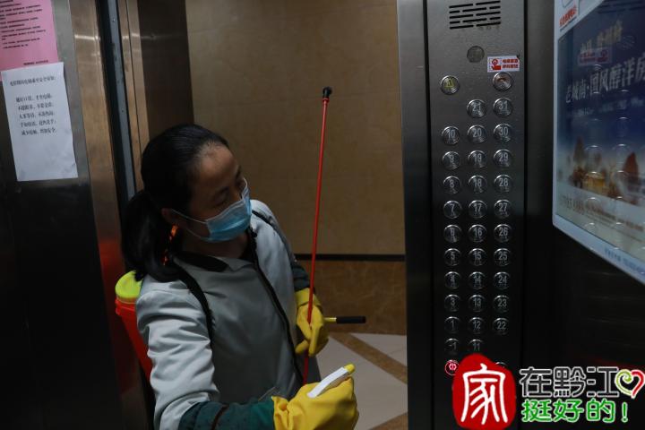 电梯间按键消毒.jpg